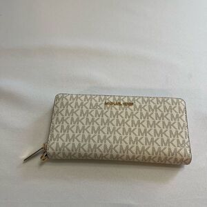 Michael Kors Jet Set Vanilla Pink Wallet